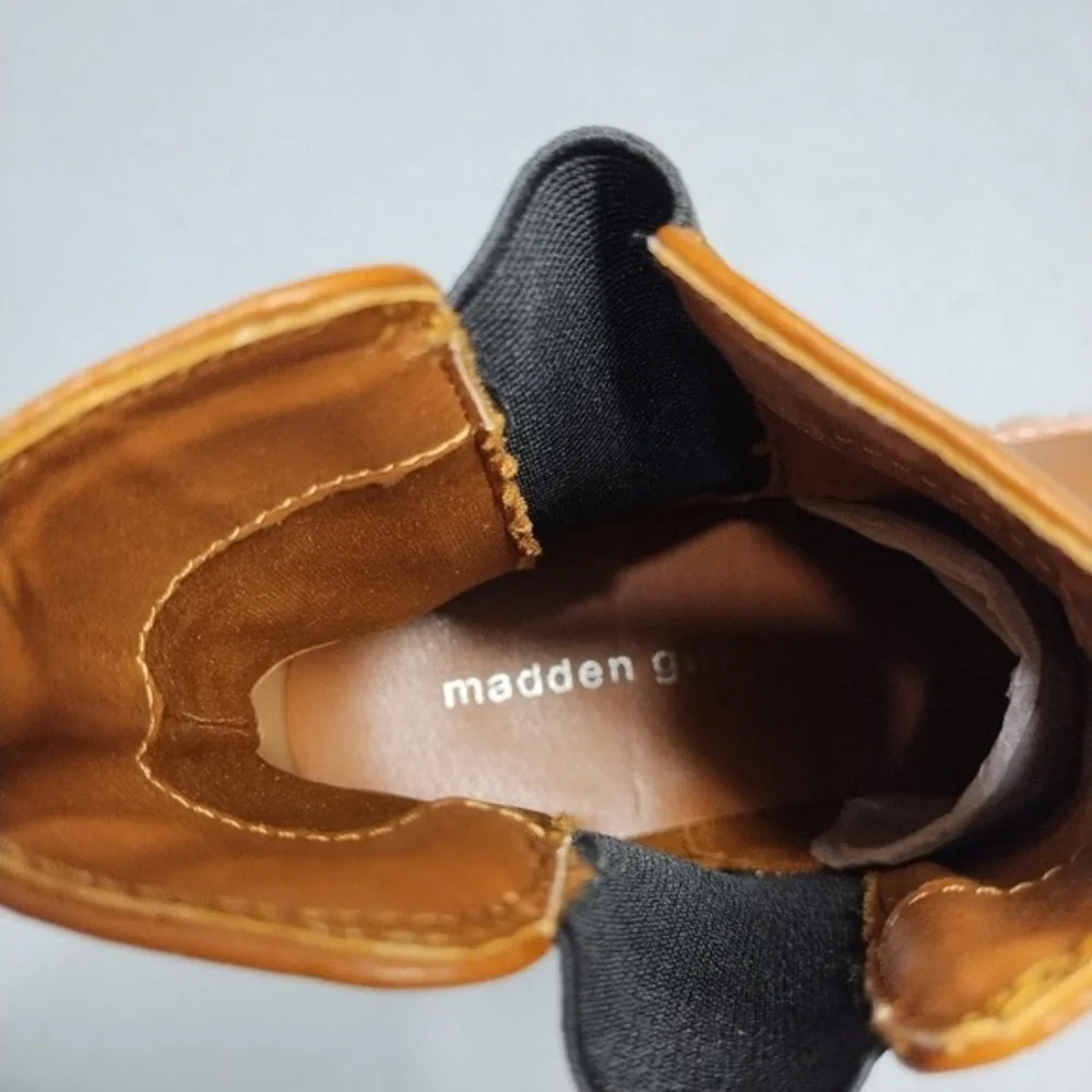 Madden Girl Phoebee Lug Chelsea Boots Mens US 9.5M Brown Round Toe Ankle Pull On